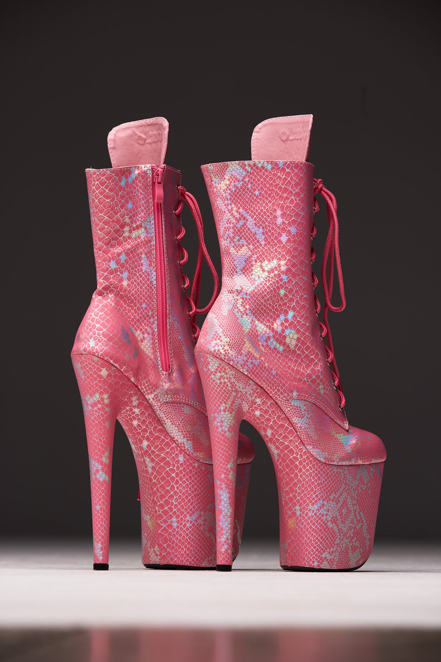 Venom Boot - Candy Pink - 8 inch